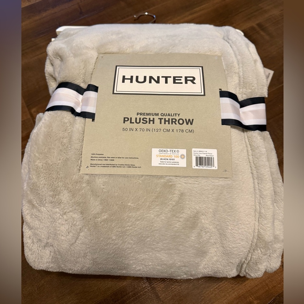 NWT Hunter boots plush throw blanket 50x70